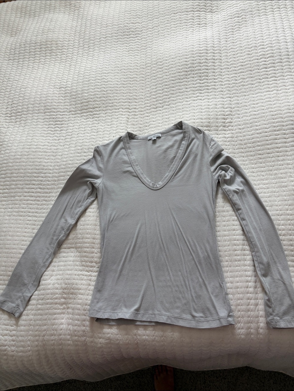 James Perse Light Gray V-Neck Long-Sleeve Tee Size 1 Small.  Unable to change L